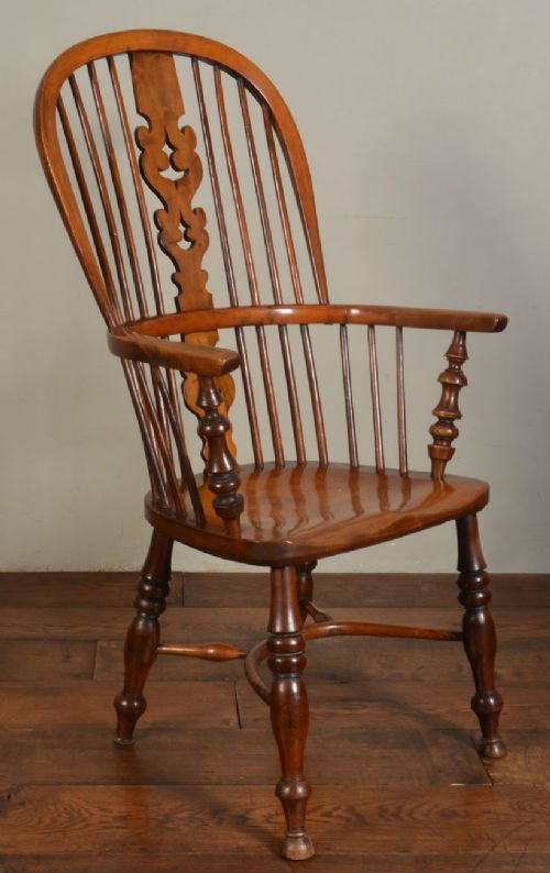 Early 19th Century Elm and Yew Antique Windsor Armchair