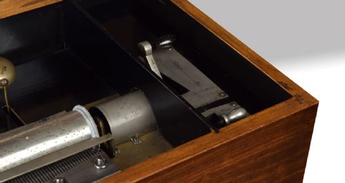 EDWARDIAN WALNUT CASED SWISS CYLINDER MUSICAL BOX - ADDITIONAL PHOTO 3