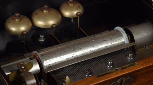 EDWARDIAN WALNUT CASED SWISS CYLINDER MUSICAL BOX - ADDITIONAL PHOTO 4