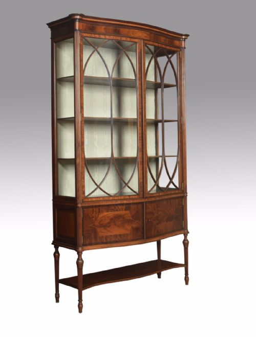 Edwardian Mahogany Bow Front Display Cabinet