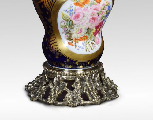 FRENCH SEVRES STYLE ORMOLUMOUNTED TABLE LAMP - ADDITIONAL PHOTO 2