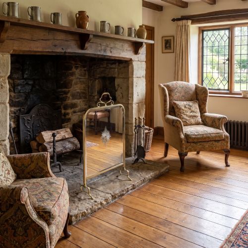 fig 1. An arched brass-framed fire screen featuring a central cut-glass starburst pattern on a bevelled mirrored panel with a decorative top handle and splayed feet.