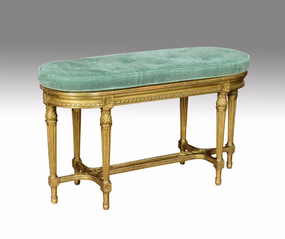 Early 20th Century French gilt wood oval window seat