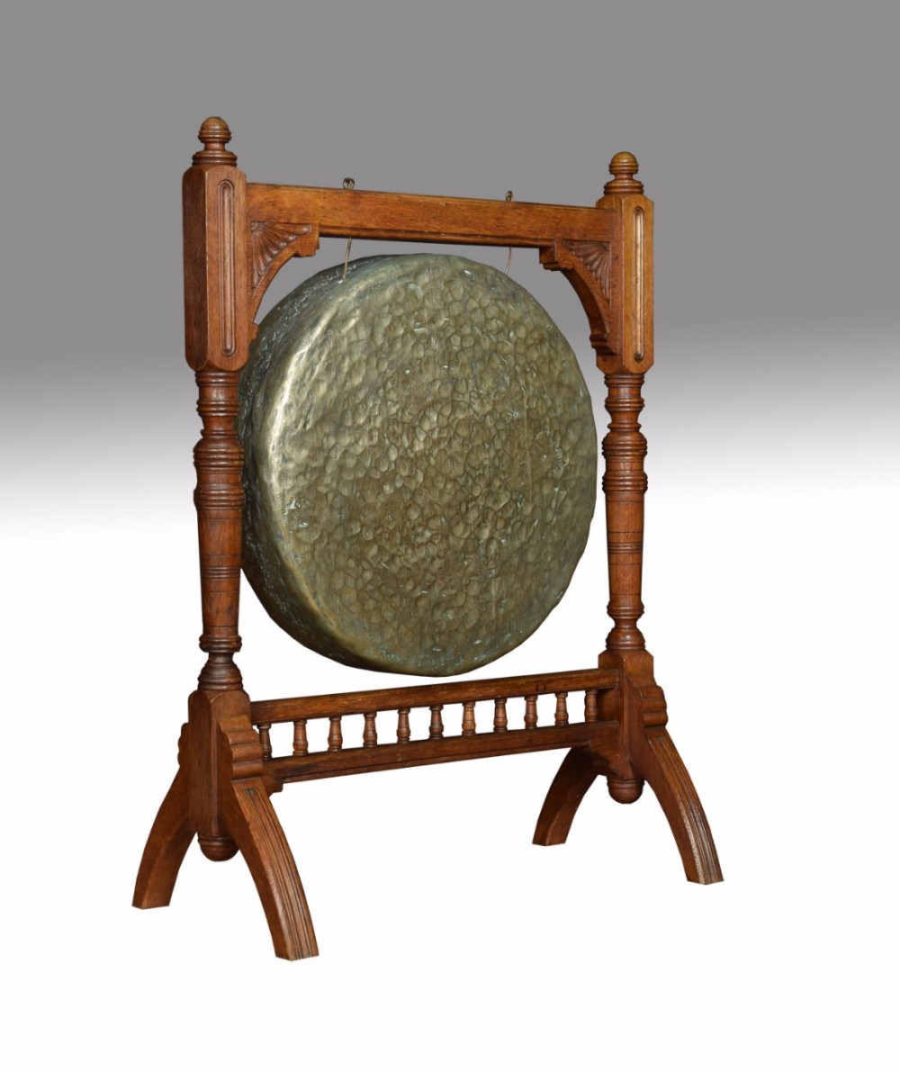 Oak framed diner gong