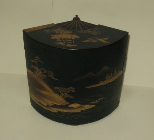 Lacquered Fan-shaped Japanesque Tiered Chocolate Box - Chocolat Masson Paris - C1900