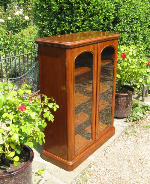 fig 1. VICTORIAN MAHOGANY BOOKCASE WITH ADJUSTABLE SHELVES c1870