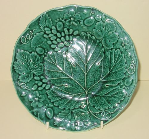 fig 1. SET OF SIX THOMAS TILL ENGLISH MAJOLICA GREEN LEAF PLATES circa 1850