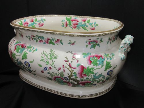 Splendid 19th Century English Pottery Foot Bath