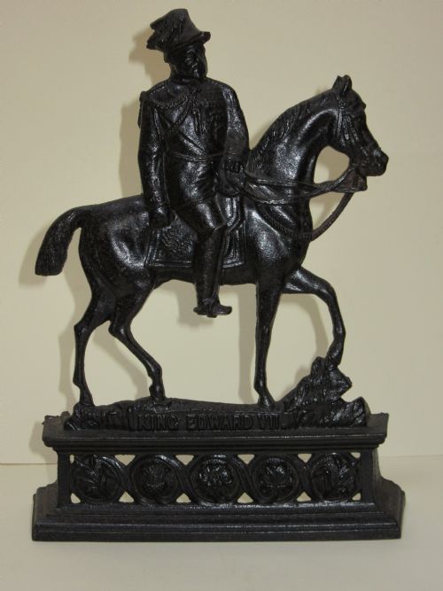 fig 1. FINE PAIR OF ENGLISH CAST IRON ROYAL FIGURES c1902
