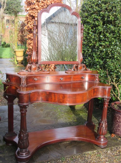 Fine Victorian Mahogany Serpentine Dressing Table C1860