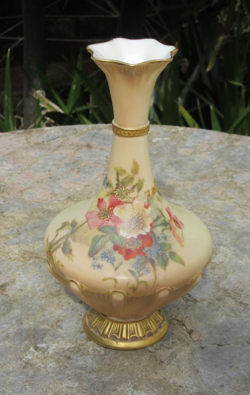 Royal Worcester Blush Ivory Vase C1900