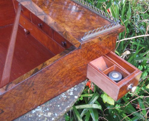FIGURED WALNUT WRITING SLOPE C1850 - ADDITIONAL PHOTO 4