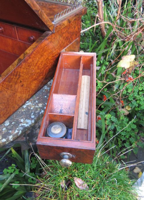 FIGURED WALNUT WRITING SLOPE C1850 - ADDITIONAL PHOTO 5