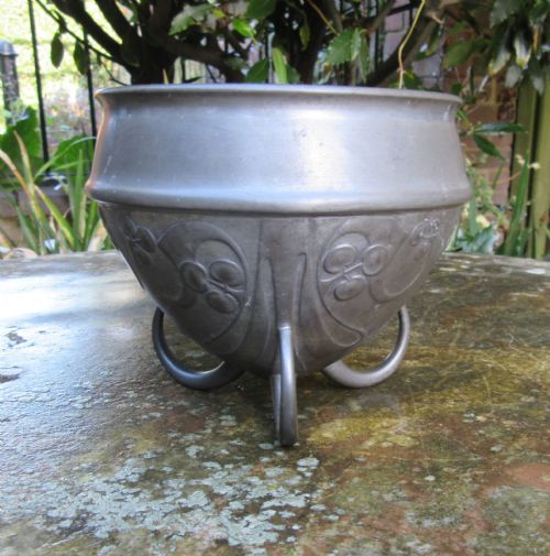fig 1. ARCHIBALD KNOX LIBERTY'S PEWTER VASE 0277