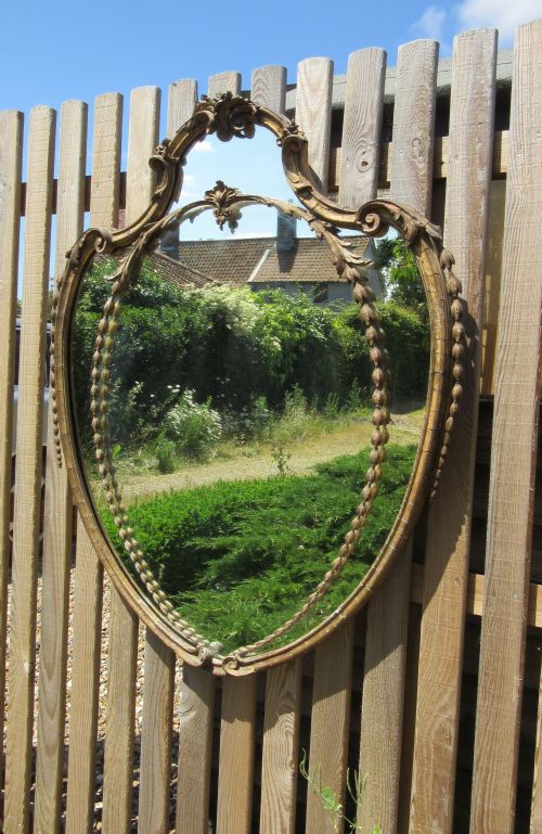 GOOD 19THC GILT SHIELDSHAPE MIRROR - ADDITIONAL PHOTO 1
