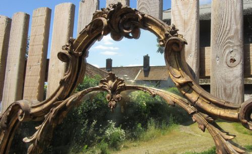GOOD 19THC GILT SHIELDSHAPE MIRROR - ADDITIONAL PHOTO 2