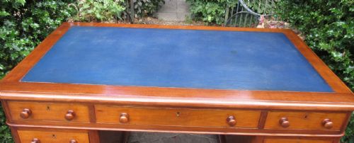 GOOD VICTORIAN MAHOGANY PEDESTAL DESK - ADDITIONAL PHOTO 2