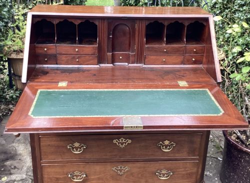 FINE GEORGIAN MAHOGANY BUREAU C1760 - ADDITIONAL PHOTO 1