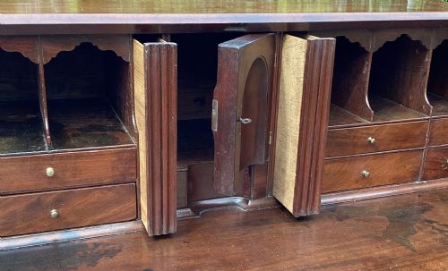 FINE GEORGIAN MAHOGANY BUREAU C1760 - ADDITIONAL PHOTO 6