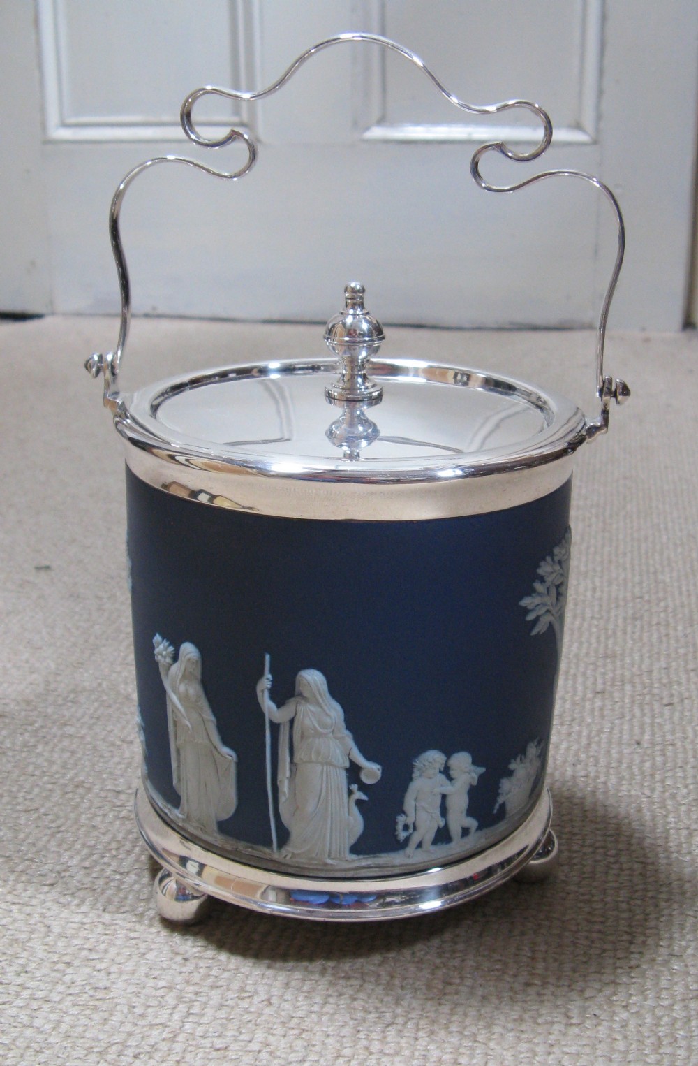 WEDGWOOD ETRURIA JASPER DIP SILVER PLATED BISCUIT BARREL circa 1900