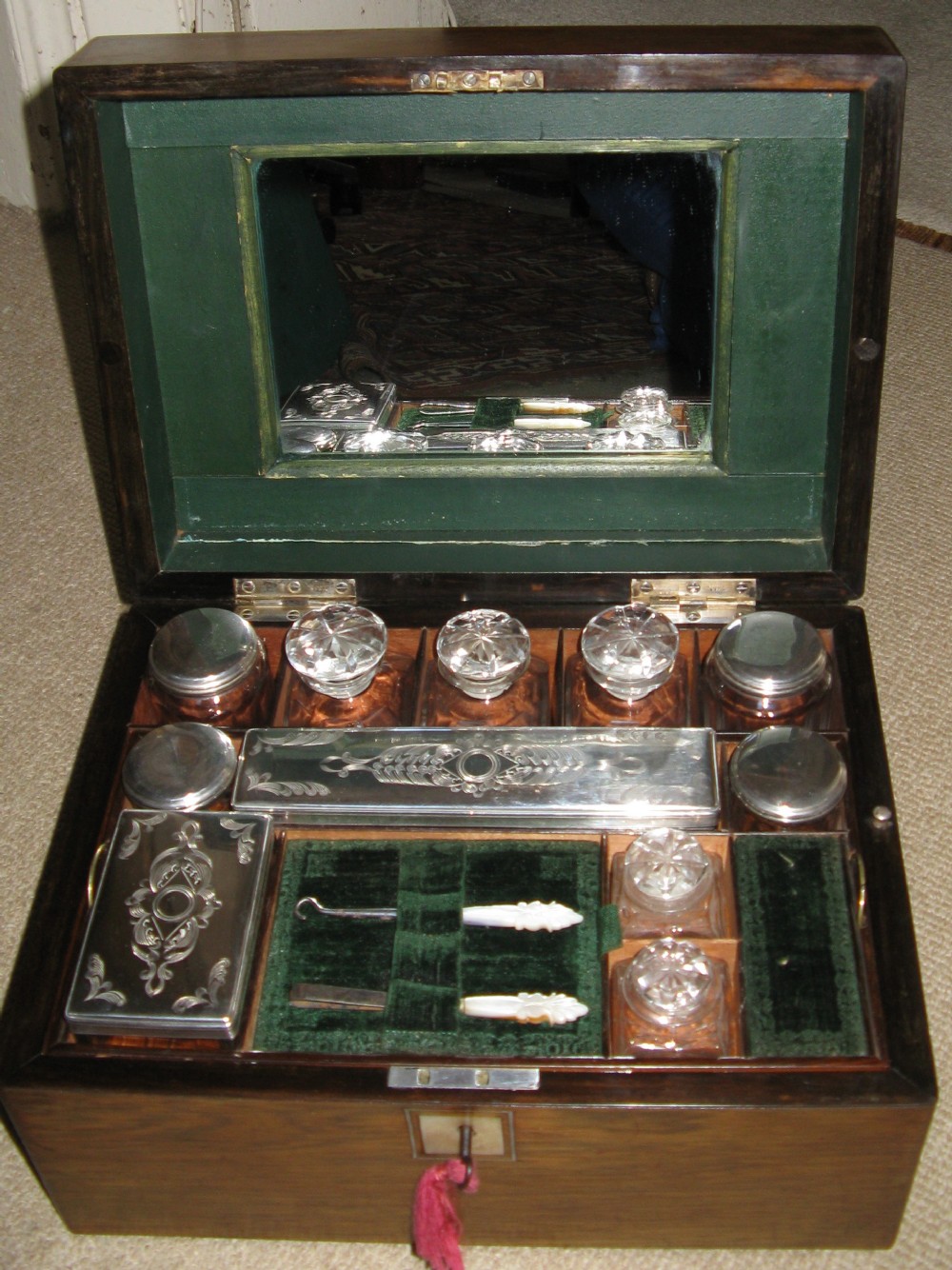 VICTORIAN ROSEWOOD FITTED VANITY BOX circa 1860