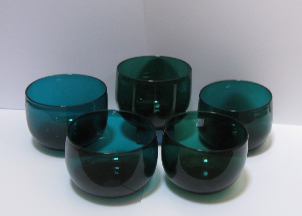 HARLEQUIN SET OF FIVE VICTORIAN GREEN GLASS FINGER BOWLS circa 1860
