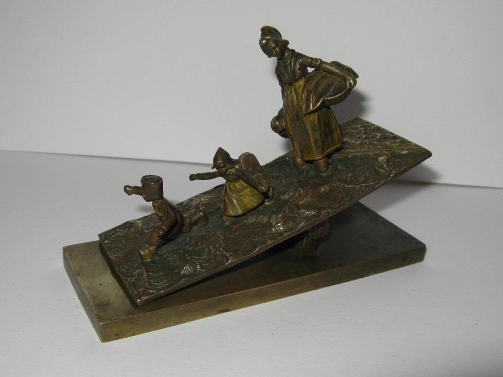 BRONZE FIGURAL DESKTOP LETTER CLIP - DUTCH LADY & CHILDREN c1900