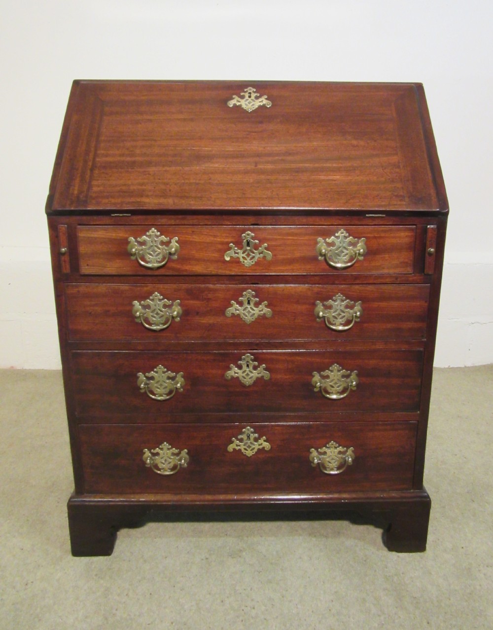 SMALL GEORGIAN MAHOGANY BUREAU c1780