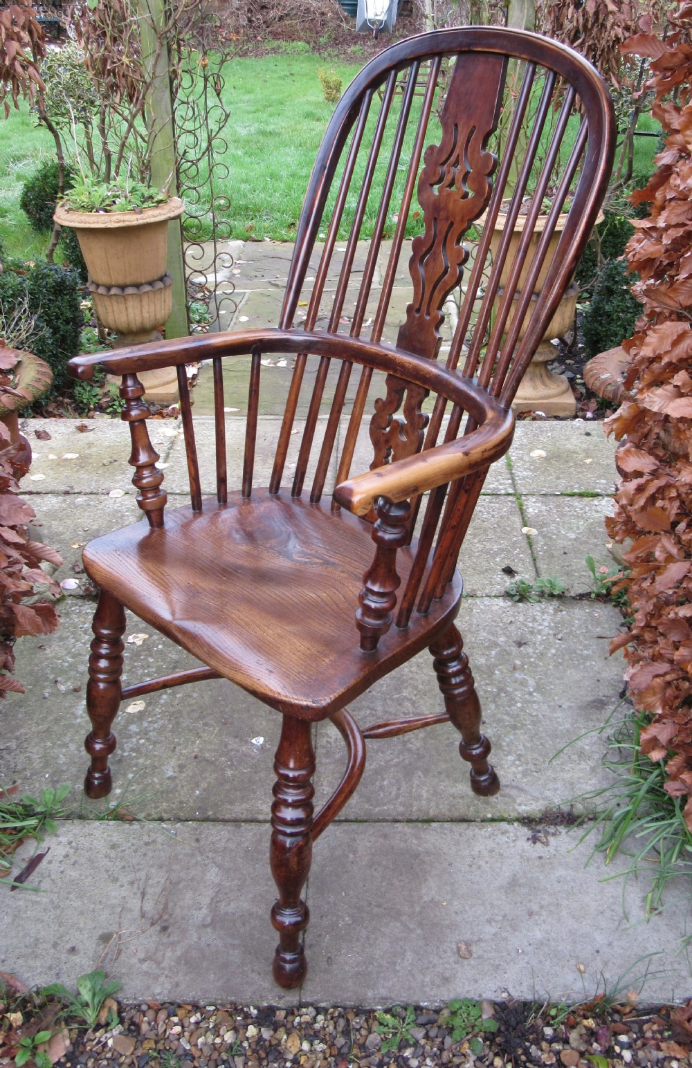 FINE YEW WOOD WINDSOR CHAIR WITH CRINOLINE STRETCHER c1850