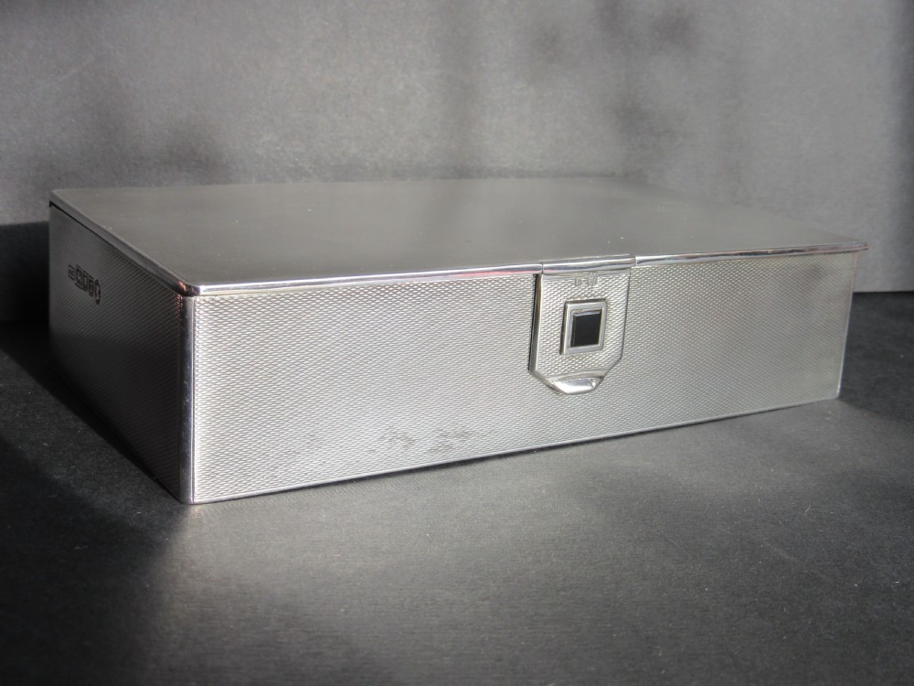 ART DECO SOLID SILVER BOX LONDON 1935