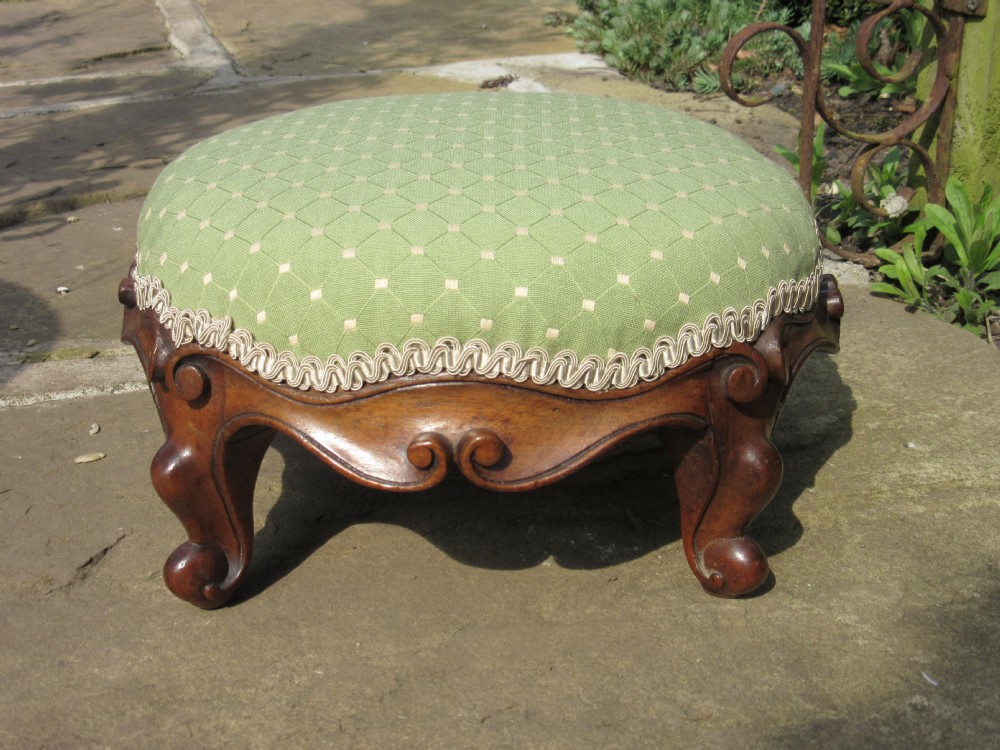 VICTORIAN WALNUT CIRCULAR FOOT STOOL c1860
