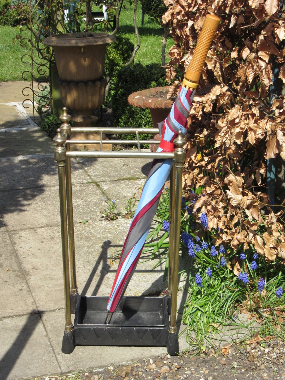 LATE VICTORIAN BRASS SIX SECTION STICK STAND