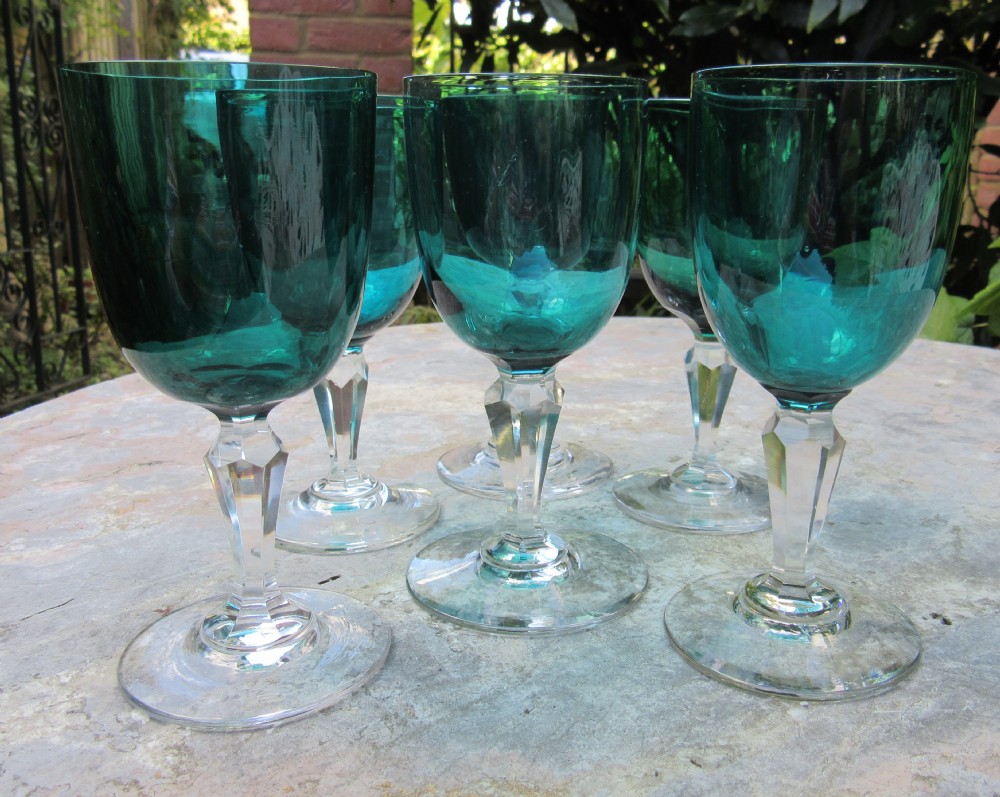 HARLEQUIN SET OF 6 VICTORIAN GREEN GLASSES WITH FACET CUT STEMS c1880
