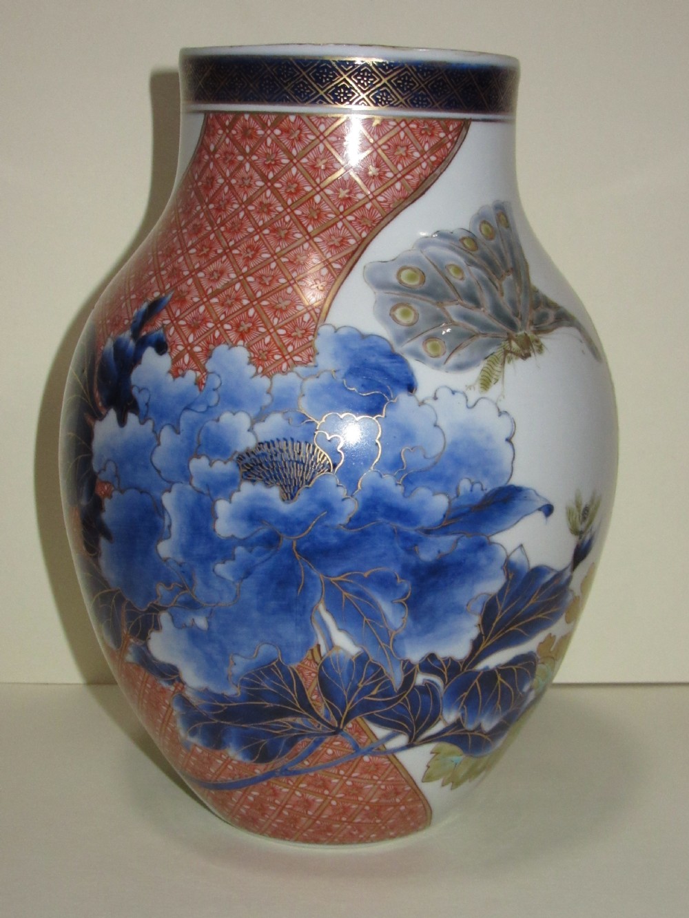 ORIENTAL PORCELAIN BUTTERFLY VASE c1890