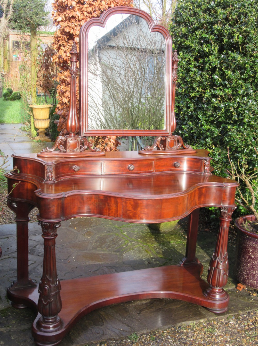 FINE VICTORIAN MAHOGANY SERPENTINE DRESSING TABLE c1860
