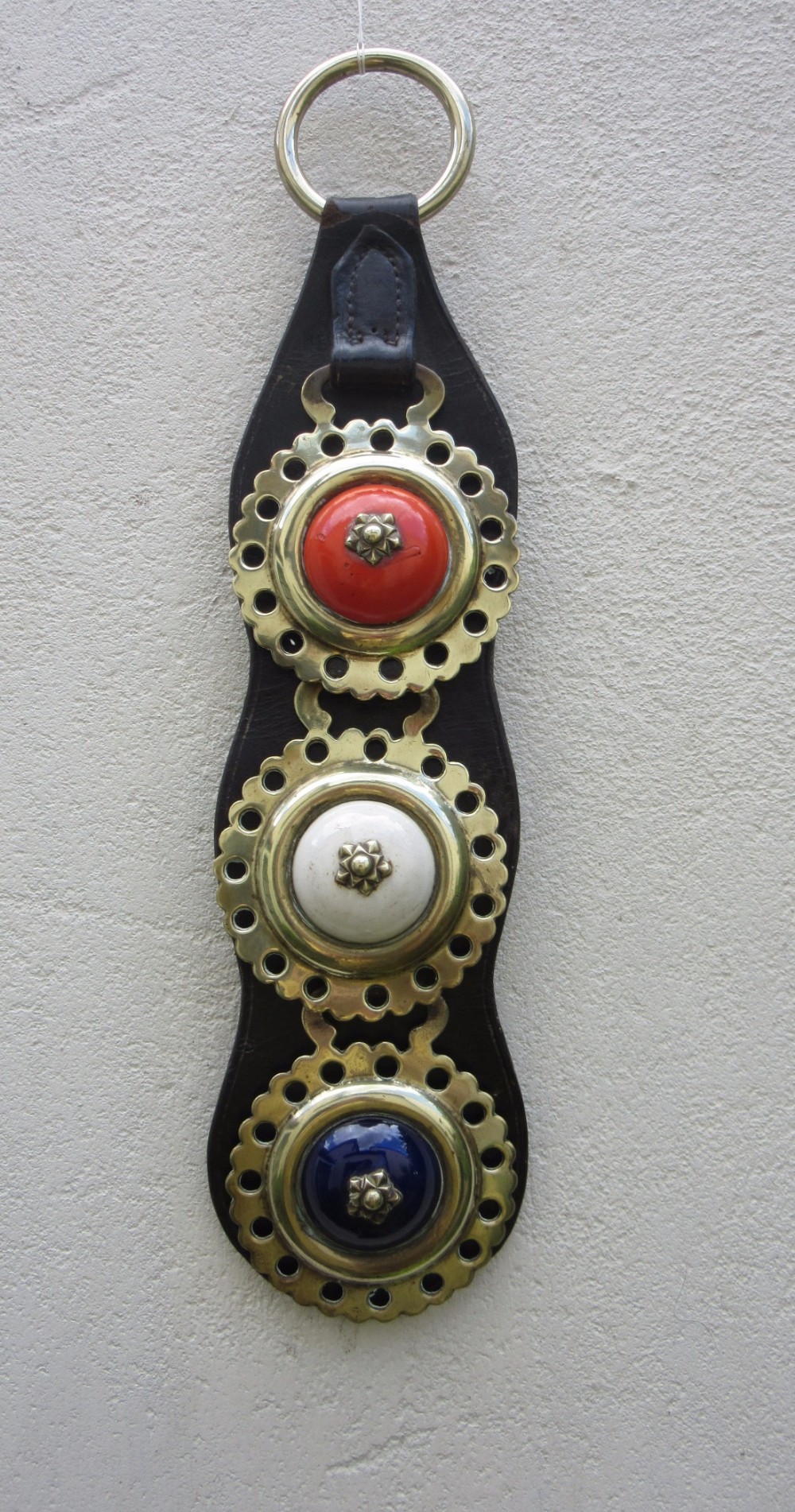 STRAP OF VICTORIAN POTTERY CENTRED HORSE BRASSES c1880