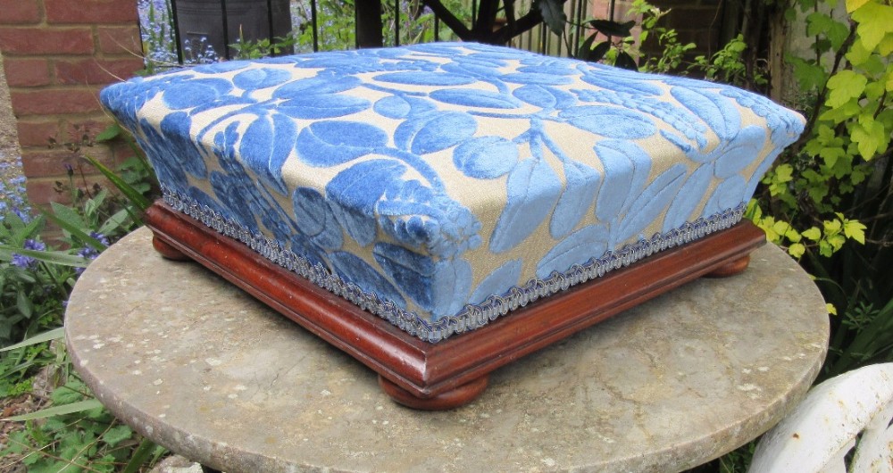 GOOD VICTORIAN MAHOGANY FOOT STOOL FOOTSTOOL c1850
