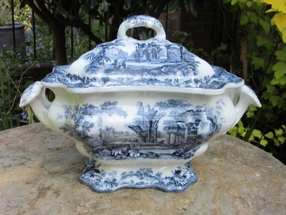 ENGLISH BLUE & WHITE STAFFORDSHIRE TUREEN c1850