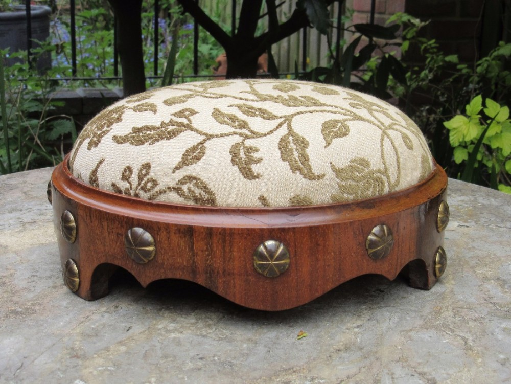 VICTORIAN WALNUT CIRCULAR FOOT STOOL FOOTSTOOL c1860