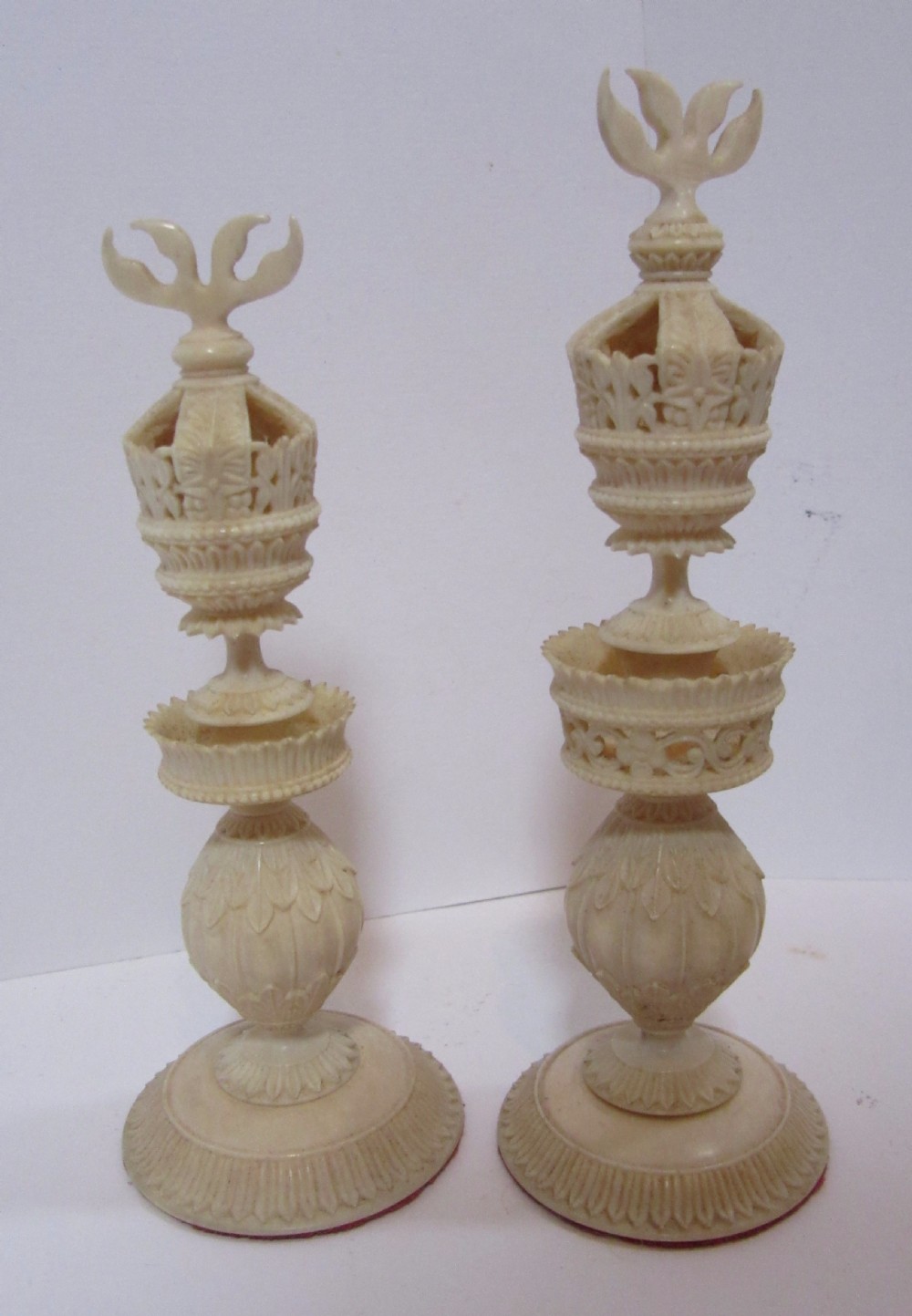 19th C CARVED VIZAGAPATAM CHESS SET View VI