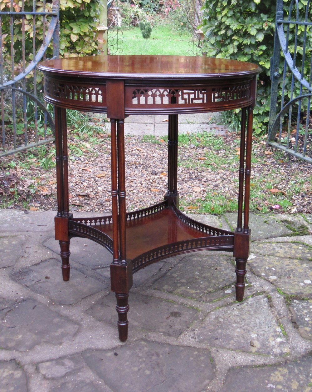 EDWARDIAN MAHOGANY CLUSTER LEG LAMP TABLE c1900