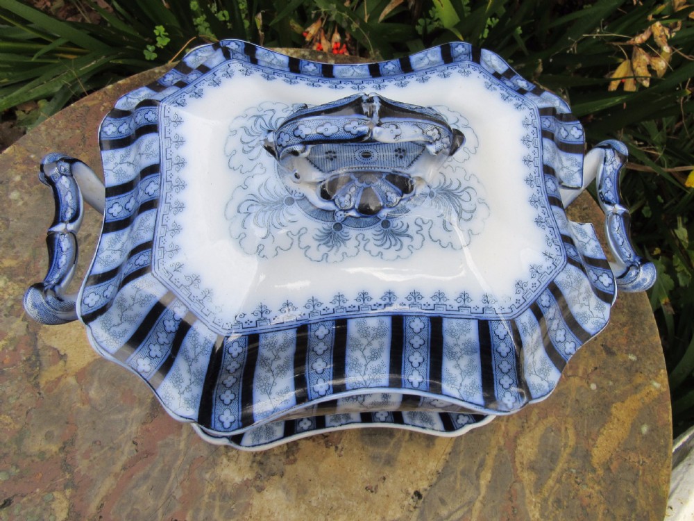STAFFORDSHIRE BLUE & WHITE CORINTHIAN FLUTE TUREEN, COVER AND STAND c1910 View II