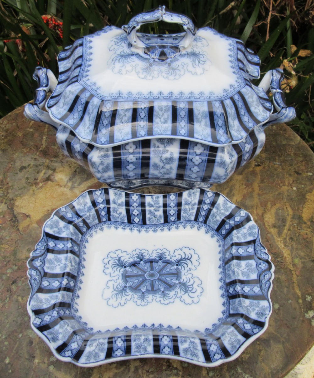 STAFFORDSHIRE BLUE & WHITE CORINTHIAN FLUTE TUREEN, COVER AND STAND c1910 View III