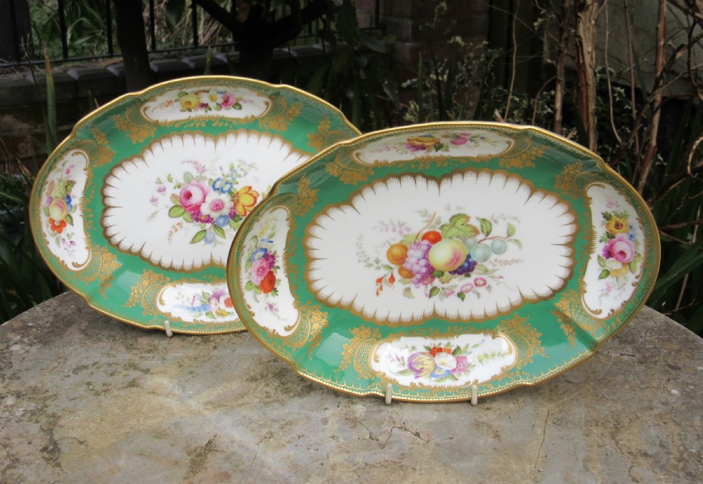 PAIR OF 19th CENTURY ENGLISH PORCELAIN HAND-PAINTED DISHES