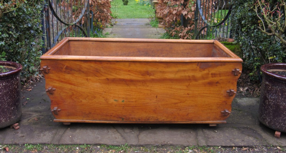 LARGE COUNTRY HOUSE ELM LOG BIN  View II