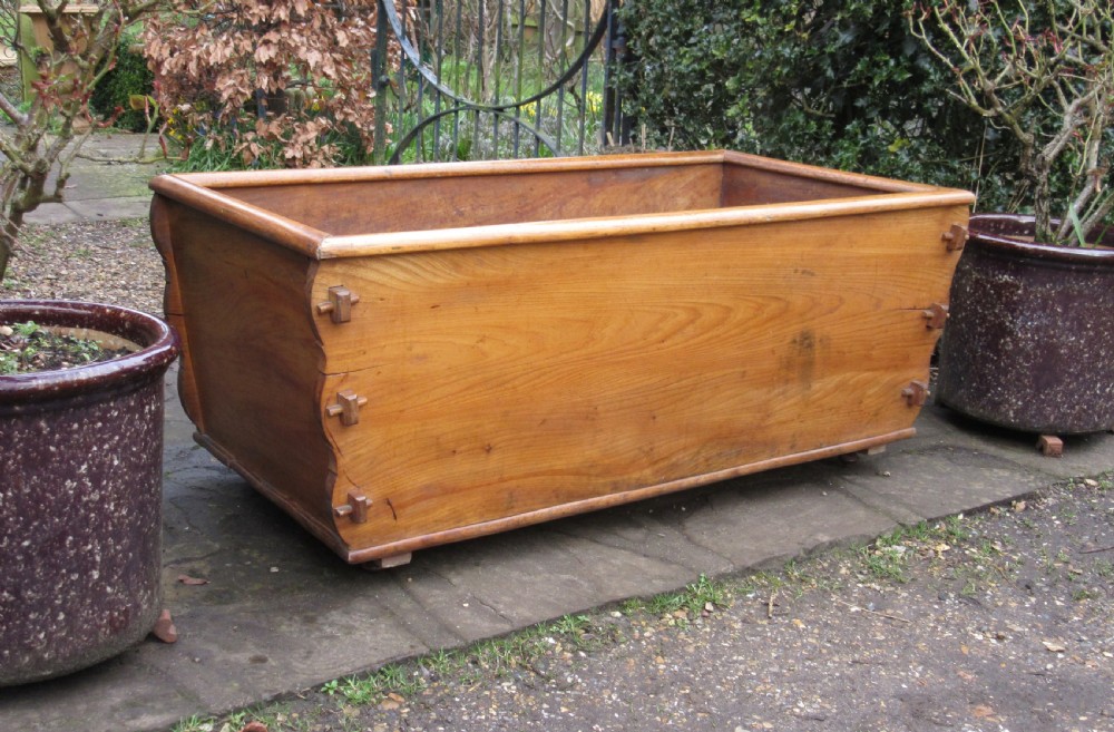 LARGE COUNTRY HOUSE ELM LOG BIN  View III