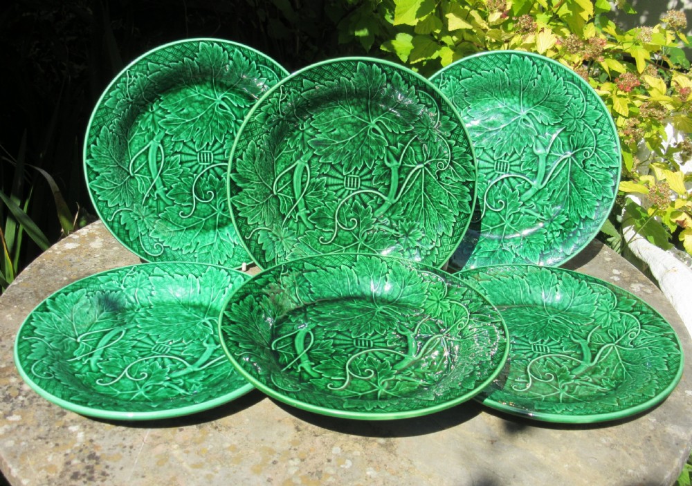 FINE SET OF 6 WEDGWOOD MAJOLICA GREEN LEAF PLATES 1868
