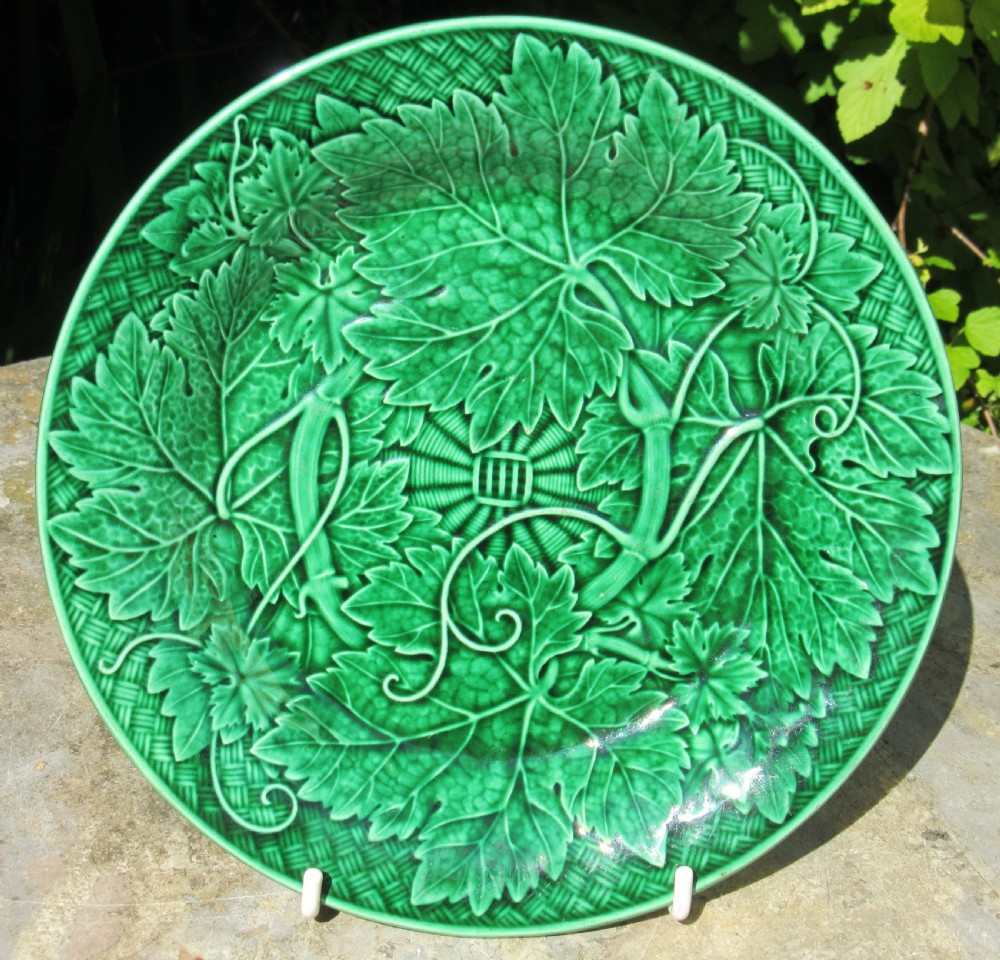 FINE SET OF 6 WEDGWOOD MAJOLICA GREEN LEAF PLATES 1868 View II