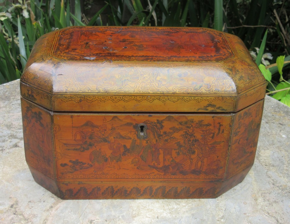 19th CENTURY CHINESE LACQUERED SEWING BOX