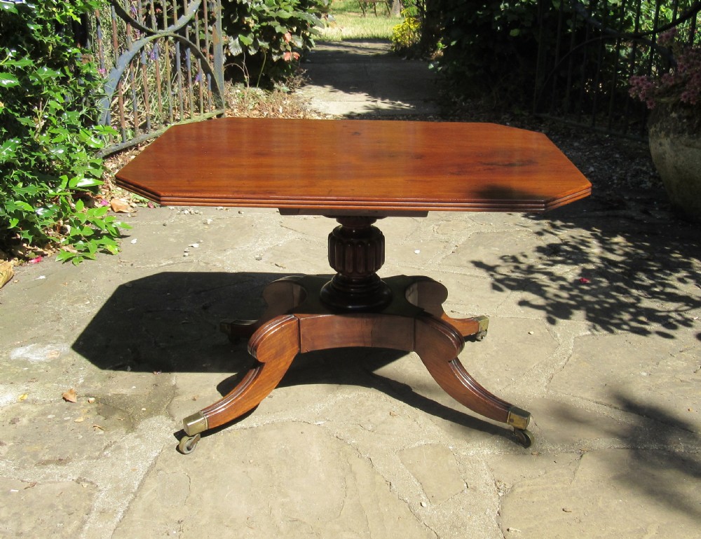REGENCY MAHOGANY COFFEE TABLE ON SPLAYED FEET c1830